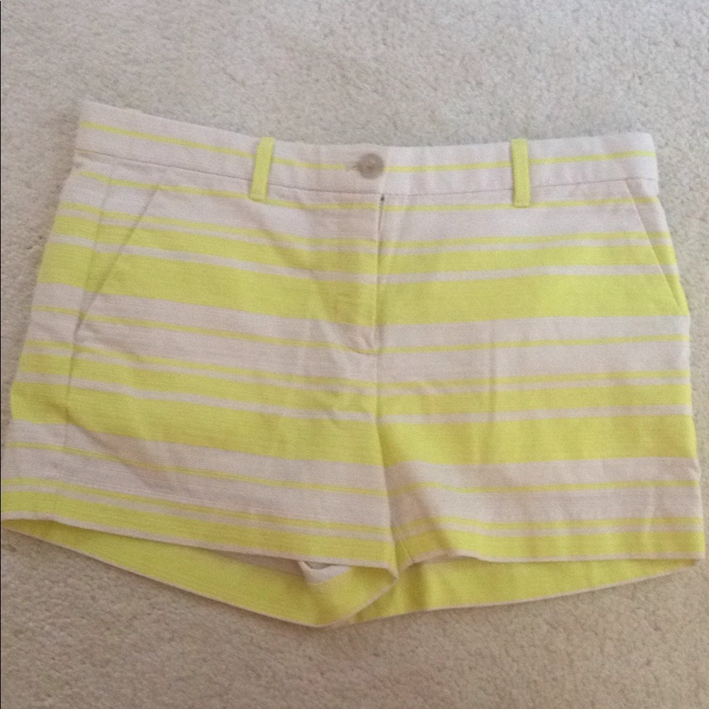 GAP SHORTS SIZE 4